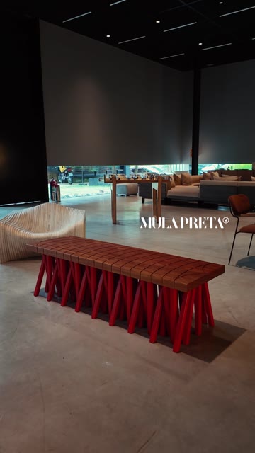 Banco Centopeia photographed in the Mula Preta showroom